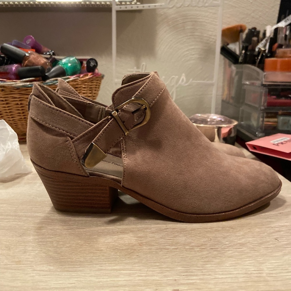 NWOT ankle memory foam boots Womens size 6